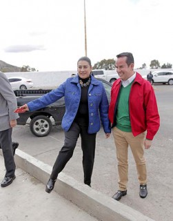 La diputada local, Araceli Guerrero y el alcalde de Fresnillo, Benjamín Medrano, cumplieron su registro