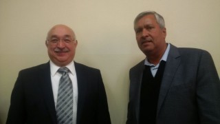 Jorge Alberto Flores Barrueto (izquierda), nuevo delegado de Sagarpa en Zacatecas. A su derecha, el delegado saliente, Óscar García Barrón