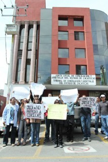 Plantón de ex trabajadores de Ciudadanía Democrática, en mayo de 2012