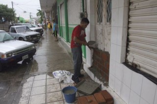 Melaque, Jalisco, se prepara para recibir al huracán 'Patricia', de categoría 5. Foto: La Jornada