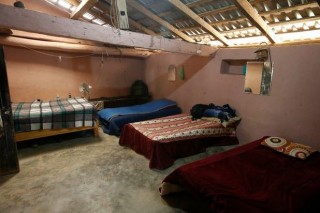  Una de las recámaras de la vivienda donde Joaquín Guzmán Loera se encontraba refugiado, en la comunidad de la Piedrosa, en la sierra de Durango. Foto: La Jornada