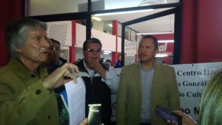 Rodolfo García Zamora increpa al secretario del ayuntamiento acerca de si cumplirá el convenio o no
