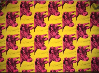 Andy Warhol, 'Cow Wallpaper (Pink on Yellow)', Impresión en papel, 1966.