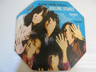 Los Stones, en una recopilación que sólo salió en México con ese formato, allá por el año 1977, de donde se desprenden las rolas ‘Honky tonk women’, ‘Jumpin’ jack flash’, ‘Paint it black’ y ‘Let’s spend the night together’, que aún tocan en sus conciertos