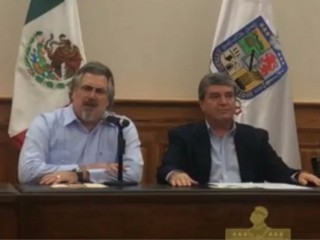  El procurador y secretario de Gobierno de Nuevo León, Roberto Flores (izquierda) y Manuel González (derecha), durante la conferencia de prensa de este jueves. Foto gobierno de Nuevo León