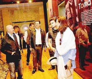 Miguel Alonso Reyes acompañó al ex presidente en su visita a algunos sitios emblemáticos de la capital zacatecana ■ FOTO: LA JORNADA ZACATECAS 