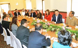 Alejandro Tello se reunió con integrantes de las fracciones del PRI, PVEM y Panal; también buscará el encuentro con los otros grupos parlamentarios ■ foto: La Jornada Zacatecas