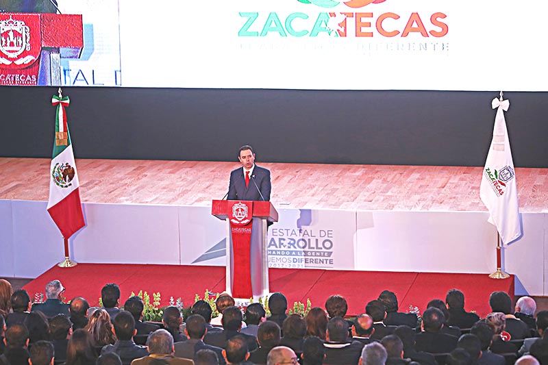 El gobernador Alejandro Tello emitió su mensaje en el Palacio de Convenciones ■ FOTOS: ANDRÉS SÁNCHEZ