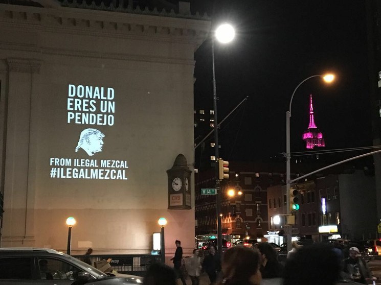 NY: cientos de inmigrantes impiden deportación de activista