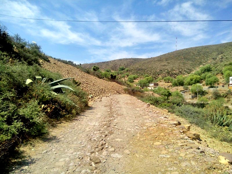 Camino alterno realizado por la empresa Santacruz sin permisos y proyecto 
