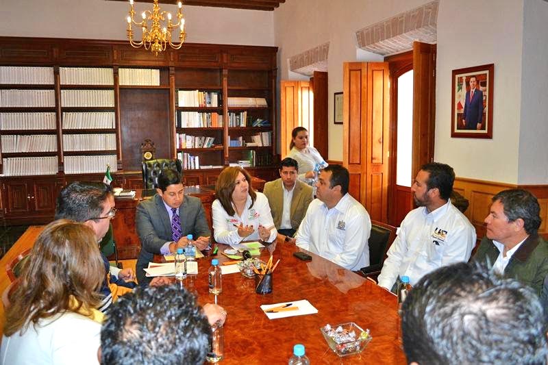 La secretaria general de Gobierno y el secretario de Finanzas se reunieron con autoridades universitarias n foto: la jornada zacatecas