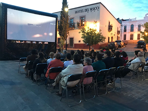 Continúa con gran aceptación programa Cine en tu Plazuela