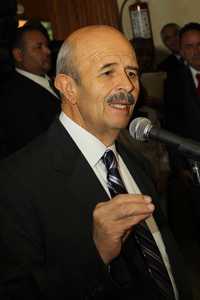 Publican foto de “escort” en Facebook del gobernador Fausto Vallejo