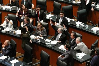 Senado aprueba en lo general reforma político-electoral