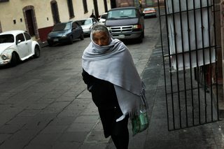 Continuarán los cielos mayormente despejados, además de madrugadas y noches frías