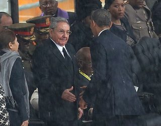 Fidel Castro felicita a su hermano Raúl por saludo a Obama