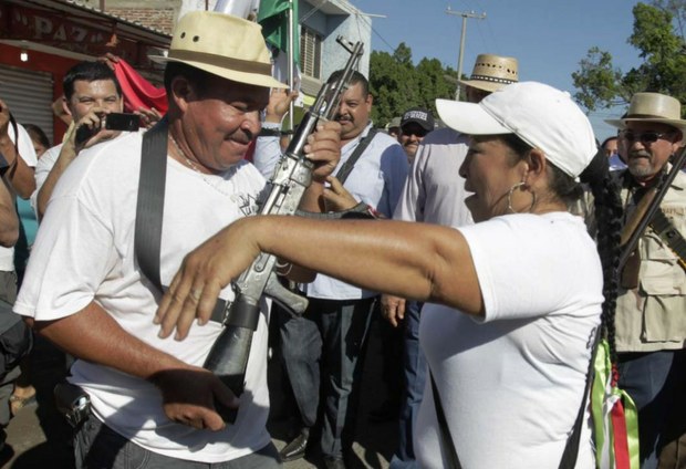 Creadas para combatir a 'Los caballeros templarios' en Michoacán, autodefensas de La Ruana celebraron el pasado 24 de febrero su primer aniversario. Foto Víctor Camacho