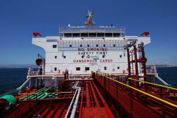 Cubierta de un buque tanque comprado por Petróleos Mexicanos el año pasado. Foto Pemex