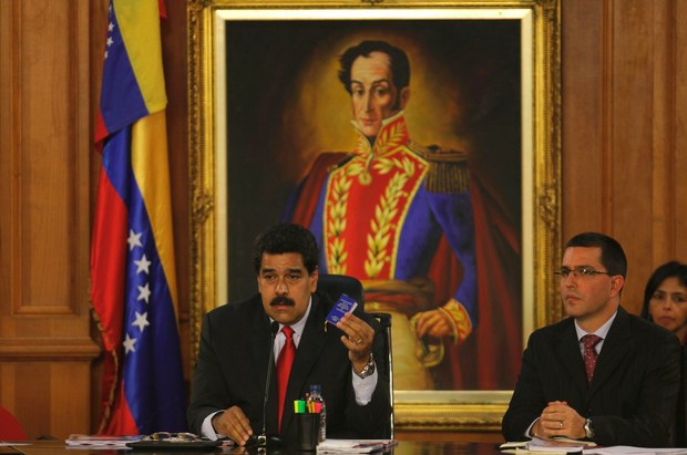 El presidente de Venezuela, Nicolás Maduro, durante un discurso en la Conferencia Nacional por la Paz en el Palacio de Miraflores, en Caracas. Foto Xinhu