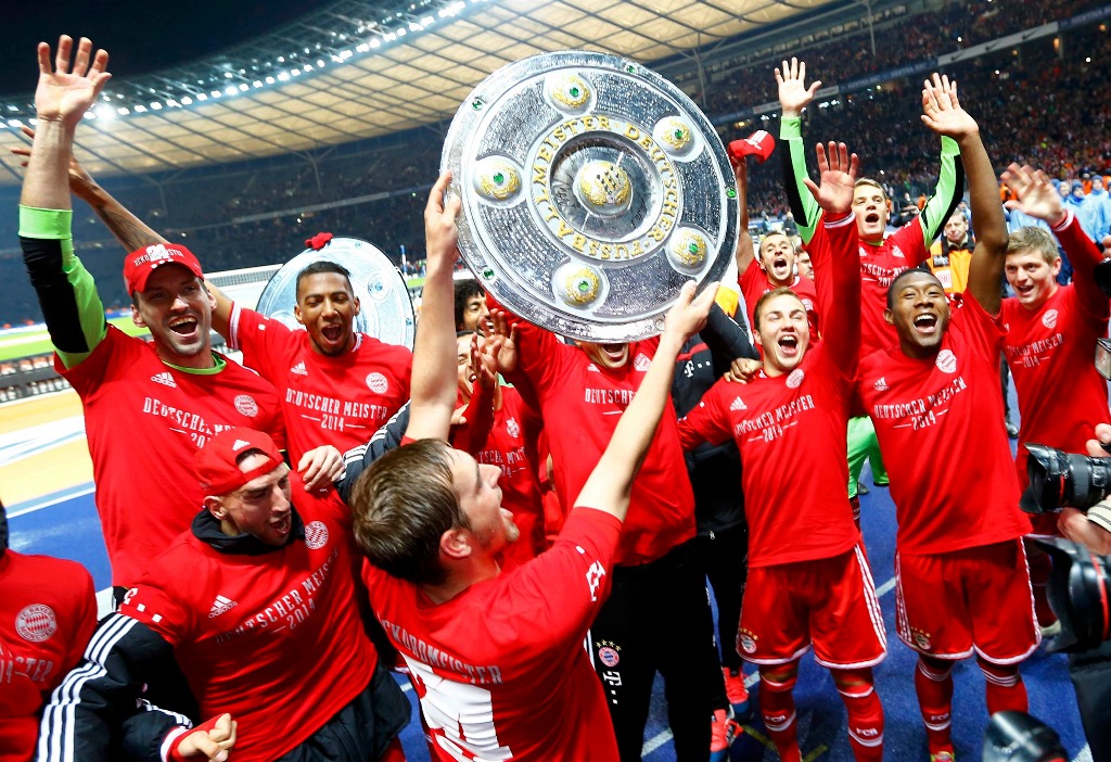 Jugadores del Bayern Munich festejan tras conseguir su título número 24 en la Bundesliga. Foto Reuters