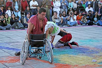 Niños y jóvenes con discapacidad durante la puesta en escena ■ FOTO: ANDRÉS SÁNCHEZ