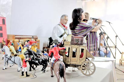 Se interpretaron corridos de la Revolución durante el foro de historia ■ FOTO: la jornada zacatecas