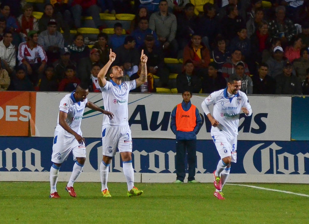 Celebración de Gallos Blancos de un gol anotado a Monterrey en la jornada 3 de la liga Mx. Foto Cuartoscuro.com / Archivo
