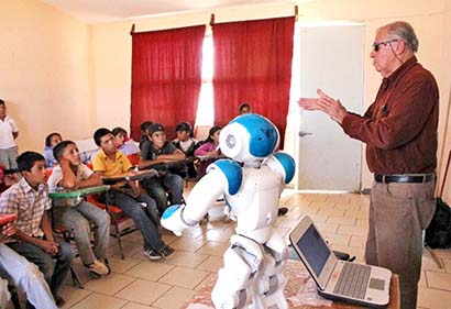 Muestran en escuelas el robot humanoide NAO ■ fotos: la jornada zacatecas