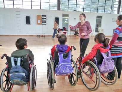 Se pretende que parejas que radican en ese país adopten a niños con discapacidad ■ foto: la jornada zacatecas