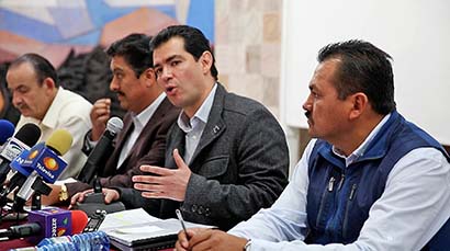 Los legisladores del PRD, Rafael Flores y Gilberto Zamora ■ foto: miguel ángel núñez