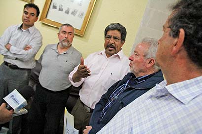 Francisco Muro, José Luis Guardado, Miguel Moctezuma y Miguel Ángel Aguilar acudieron al Congreso para solicitar expediente del acuerdo legislativo al que se opondrán ■ FOTOS: ANDRÉS SÁNCHEZ