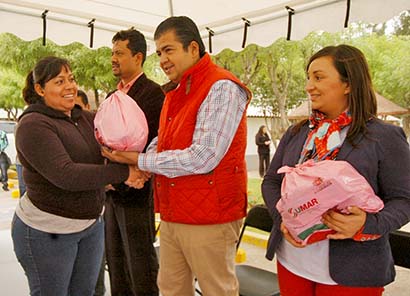 Entregan apoyos retroactivos a 4 meses en municipio de Guadalupe ■ foto: la jornada zacatecas
