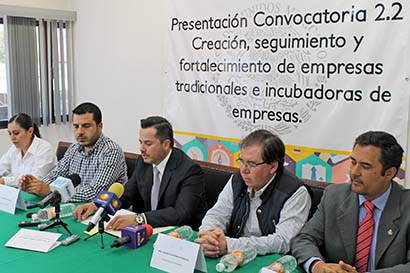 Anuncian apoyos para la reactivación y fortalecimiento de empresas locales ■ FOTO: RAFAEL DE SANTIAGO