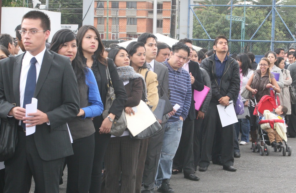 Feria del empleo de la UNAM en septiembre de 2013. Foto Guillermo Sologuren