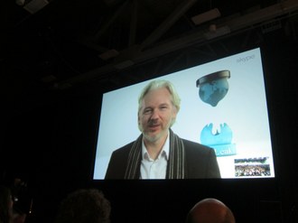 Desde su refugio en la embajada de Ecuador, el fundador de Wikileaks dio una video conferencia via Skype en el festival de South By SouthWest Interactive, que se realiza en Austin, Texas. Foto Ap