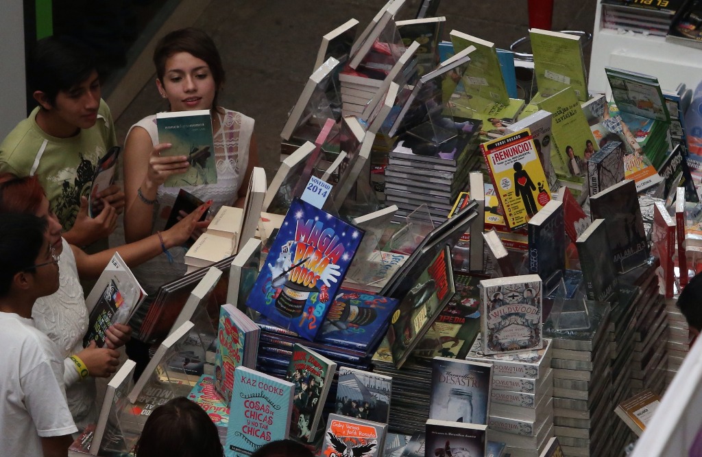 Imagen del stand de Santillana en la Feria Internacional del Libro de Minería 2014. Foto: La Jornada