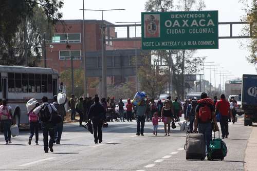 Normalistas de Oaxaca, durante una manifestación en febrero pasado. Foto: La Jornada