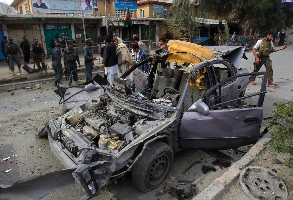El gobernador del distrito de Nazyan, Noor Agha Kamran, y su guardaespaldas fallecieron por la explosión del artefacto en Jalalabad, capital de Nangarhar. Foto Reuters