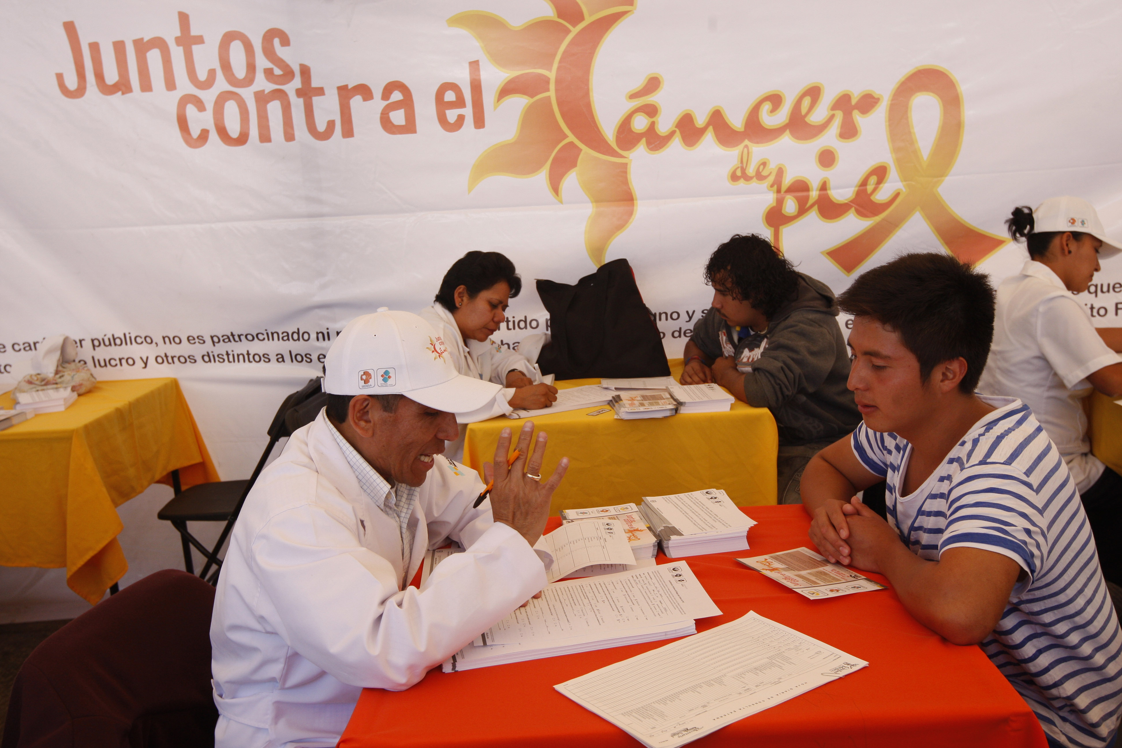 Actividades emprendidas el año pasado por el GDF para prevenir el cáncer de piel. Foto: Luis Humberto González
