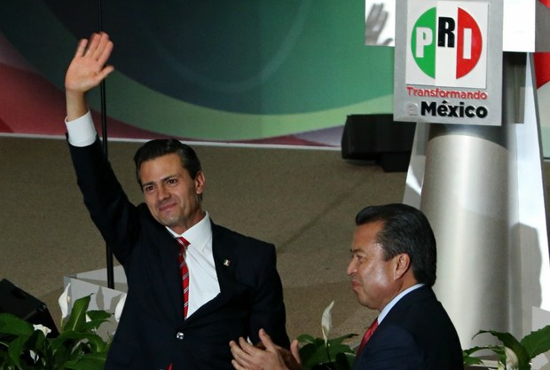 El presidente Enrique Peña Nieto y el líder nacional priísta, César Camacho Quiroz. Foto Francisco Olvera