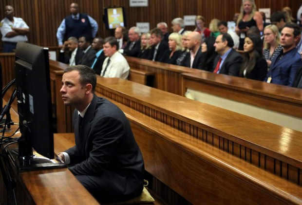 El deportista sudafricano, en el tribunal, antes de que comenzara el juicio. Foto: Reuters