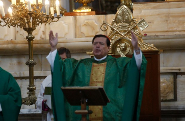 El prelado de México durante la homilía dominical. Foto: Luis Humberto González