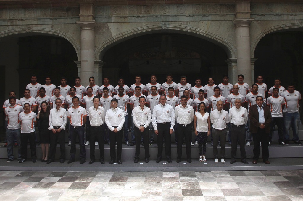 El 15 de julio de 2013 se realizó la presentación oficial del club de futbol Alebrijes de Oaxaca en el Palacio de Gobierno. Foto Arturo Pérez Alfonso / Cuartoscuro