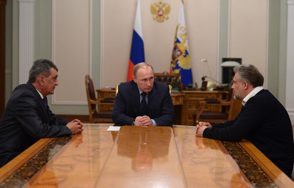 El presidente de Rusia, Vladimir Putin, durante una reunión en la residencia de Novo-Ogaryovo. Foto Ap