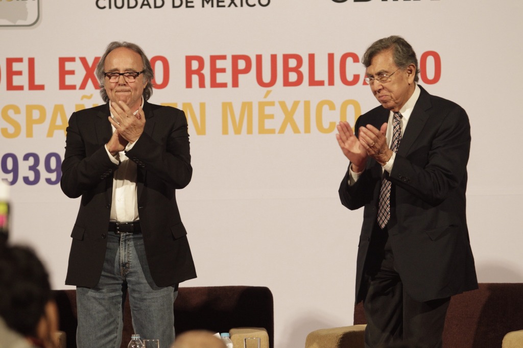 Joan Manuel Serrat y Cuauhtémoc Cárdenas durante conferencia de prensa sobre el 75 aniversario del exilio español en México el 13 de marzo de 2014. Foto Yazmín Ortega Cortés