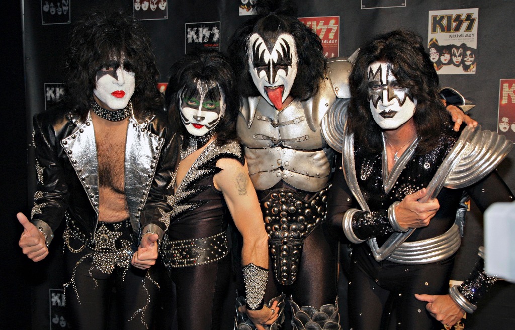 Integrantes de Kiss: Paul Stanley, Eric Singer, Gene Simmons y Tommy Thayer en imagen de mayo de 2008. Foto Ap