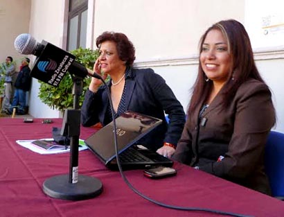 A la izquierda, María Teresa Velázquez Navarrete, titular de Radio Zacatecas ■ foto: La Jornada Zacatecas