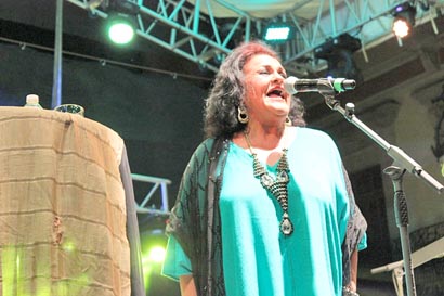 La cantante mexicana Yekina Pavón durante su presentación en el Festival Cultural Zacatecas 2014 ■ FOTOs: la jornada zacatecas