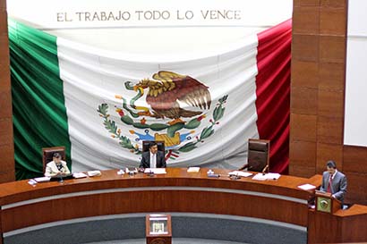 “La sumisión de los diputados es una vergüenza para Zacatecas”, señala Aguilar Dávila. En la imagen, aspecto de la sesión legislativa ■ FOTO: ANDRÉS SÁNCHEZ