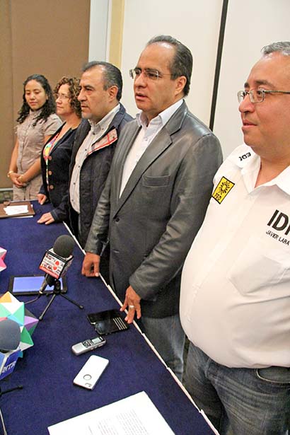 René Bejarano, líder nacional de IDN, ofreció rueda de prensa ■ FOTO: ANDRÉS SÁNCHEZ